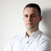 1800+ perfiles de «Lach»