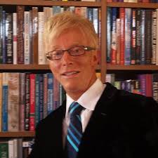 Amazon.com: Asking the Right Questions: A Guide to Critical Thinking:  9780132203043: Browne, M. Neil, Keeley, Stuart M.: Books