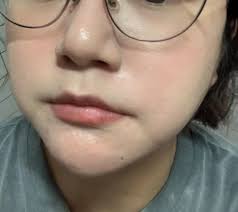 幹推薦我Kate粉底液的你各位真的配享太廟== 我上班一天又出去聚餐現在到家那個妝感我真的會愛死