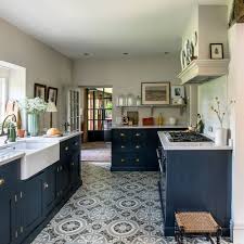 The kitchen floor as a foothold is sometimes neglected so that the planning is not optimal. Kitchen Flooring Ideas For A Floor That S Hard Wearing Practical And Stylish