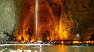 what s the difference between a cave and a cavern cavern underwater caves earth surface