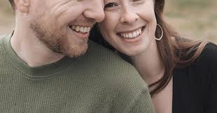 Murray, Hoffman to marry in August