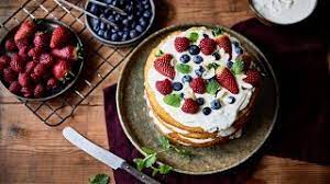 Volver a armar el bollo y repetir la operación. Tarta De Almendras Con Frutos Rojos Youtube
