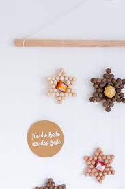 Un ambiente innovativo, rivolto verso il business del futuro. Weihnachtsgeschenk Basteln Ein Diy Mit Pralinen Sternen
