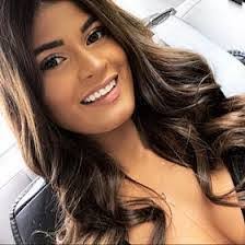 Amanda Cossette's Instagram, Twitter & Facebook