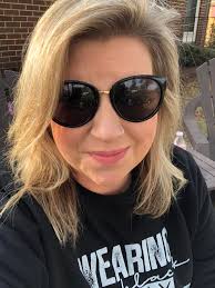 Lezlie's Creations fall home decor and custom wreaths