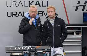 Nikita mazepin slides into the barriers and carlos sainz locks up and shoots down the escape road. Formel 1 Michael Schumacher Und Die Vater Sohn Gespanne Der Formel 1 Express De