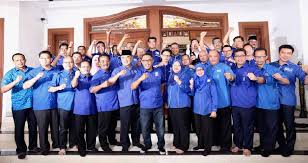 Barisan nasional (bn) kedah hari ini menampilkan 17 muka baharu untuk calon yang bertanding pilihanrsya umum ke 14 (pru 14) bagi kawasan. Calon Bn Melaka