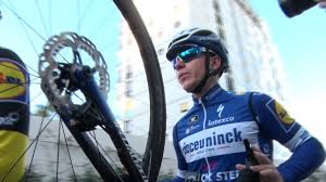 Oumaïma rayane beleefde bange momenten toen haar vriend remco evenepoel zaterdag tijdens de ronde van lombardije overkop ging en in het ravijn stortte. Nieuwe Stap Voor Remco Evenepoel Trainen In Monaco Ring Tv Jouw Zender Jouw Nieuws