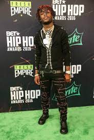 Lil peep veröffentlichte im jahr 2015 sein erstes mixtape unter dem pseudonym lil peep, das mit 4000 streams auf soundcloud erste erfolge und bekanntheit erreichte. Lil Uzi Vert Height Weight Age Girlfriend Children Family Facts Bio
