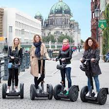 The e45 is just like the e25 with significantly improved power, acceleration, and speed. 3 Stunden Segway Tour Robot City
