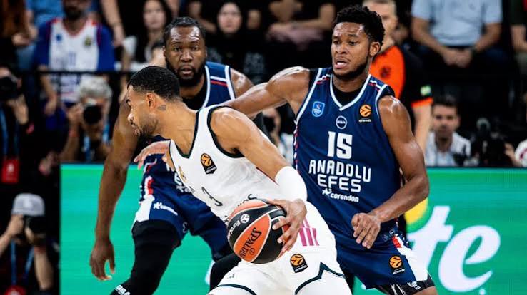 Euroliga | Anadolu EFES 94 - 84 Real Madrid: las pérdidas condenan al Real Madrid - 24segundosenblanco