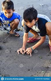 1.2 piedra, papel o tijera. Ninos Asiaticos Jugando A Los Juegos Tradicionales De Marmol Imagen Editorial Imagen De Tradicionales Asiaticos 167227130