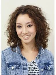 ハードからナチュラルまでスパイラルパーマヘアスタイル集 naver まとめ permed hairstyles mid length hair hairstyles haircuts
