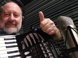 Grabando sesión de acordeón para mis amigos de Dúo Enarmonía Guido Tonina y  Haydée Chaparro unas obras del recordado y admirado cantautor Rafael Amor.  Un placer, un compromiso y una alegría enorme