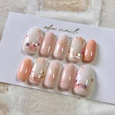 セミオーダーネイル サーモンピンクのグラデーションドレスに合わせてお作りしました ピンクとオレンジのバランスが絶妙 可愛らしいリースデザインだけど ロングネイルだと大人っぽいですね 可愛く仕上がってお気に入りです ネイルチップ 日本の