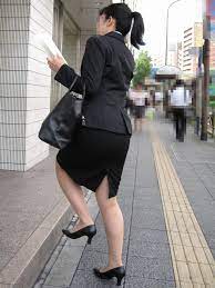 リクルートスーツのお姉さんの街撮り画像だぁーｗｗｗお尻プリプリで最高だぜぇーｗｗｗ | 素人エロ画像やったる夫