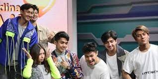 Liputan6.com, jakarta ftv pagi ditayangkan setiap hari mulai pukul 10.00 wib. Kompak Dan Seru Ini Potret Di Balik Layar Ftv 3xtraordinary Sctv Yang Curi Perhatian Merdeka Com