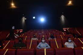 Jadwal terupdate setiap hari dan kamu juga bisa mencari bioskop terdekat dari tempat kamu berada. Hari Pertama Dibuka Kembali Bioskop Surabaya Disambut Antusias Penonton Suara Surabaya