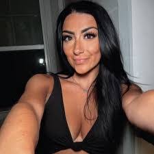 Amber Gooden's Instagram, Twitter & Facebook