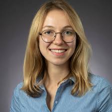 Laura Paquin's Instagram, Twitter & Facebook