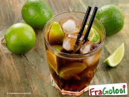 Il cuba libre è un celebre cocktail a base di coca cola e rum perfetto per rinfrescare le calde serate il cuba libre rappresenta sicuramente uno dei cocktail imprescindibili della stagione estiva e in. Ricetta Cuba Libre Ricette Di Fragolosi
