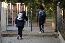 Μιλώντας στον σταθμό μας για το άνοιγμα των σχολείων η αναπληρώτρια κυβερνητική εκπρόσωπος αριστοτελία πελώνη σχολίασε ότι «προσώρας ισχύει το 7 σεπτεμβρίου. Proteraiothta Sta Lykeia Me Self Test H Epistrofh Twn Ma8htwn Asteia Protash E3adaktyloy Polis Media