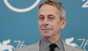 Después de casi doscientos días de encierro, salió bruscamente de su casa por al menos dos horas. Alfredo Castro Fue Galardonado Como Mejor Actor De Reparto En Festival De Cine De Malaga