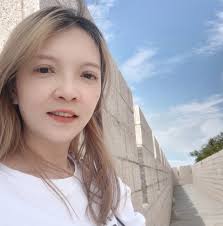 冥河水母擬人在動物社團看到影片直接一見鍾情，根本就住在深海的淑女😫