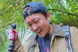 Sexless' ang asawa ni Lee Som, si Ahn Jae-hong, ay gumagawa ng mukha sa  likod ng camera.