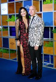 Jeff bezos lauren sanchez global love tour. Jeff Bezos And Girlfriend Lauren Sanchez Make Their Red Carpet Debut As A Couple Entertainment Tonight