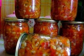 капуста со свеклой на зиму в банках крупными кусками Salat Iz Hrusyashej Kapusty Na Zimu Grecheskie Zakuski Kulinariya Eda