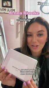 Jenna Buck's Instagram, Twitter & Facebook