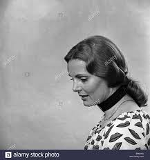 August 1931 in komotau, böhmen, tschechoslowakei) is en düütsch schauspelerin, synchroonsnackerin un schrieverin. Deutsche Schauspielerin German Actress Ruth Maria Kubitschek Mitte Stock Photo 82385060 Alamy Actresses Photo Stock Images