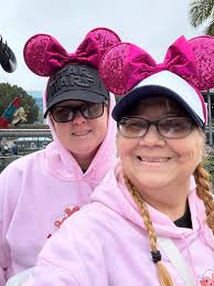 What are the fantastic show times? Do they do 2 shows a day? I didn't know  that! I'm reserved for second show time right now, but I'm thinking about  switching, I'd like