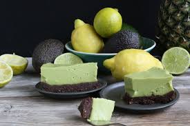 Lecker essen, trotzdem gesund bleiben! Avocado Cheesecake Vegan No Bake Mrs Flury Gesunde Rezepte