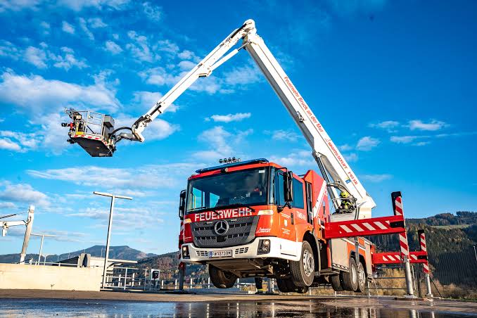 Bronto Skylift S331HLA Aerial Lift