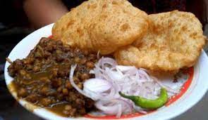 Veggiepaaji will take you to the one of the most popular indian street food dishes chole bhature. Chache Di Hatti In Delhi Serves Chole Bhature That Has Made It The Talk Of The Town Whatshot Delhi Ncr