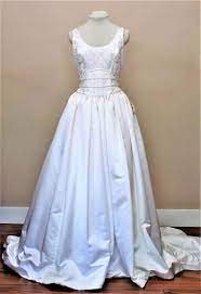 Demetrios Ivory Ballgown With Full Straps And Scoop Neck Wedding Dress Size 10 Weddingdress Wedding Scoop Neck Wedding Dress Wedding Dress Size 10 Ball Gowns