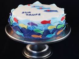 Aperitifs Festifs Un Gateau De Bapteme Rond Avec Une Decoration De Poisson Le Decor De La Ca Fish Cake Birthday Fish Cake Cake