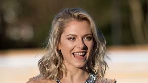 Schönen karfreitag ☀️ heute war ich kurz spazieren und hab mir was leckeres zu essen geholt! Valentina Pahde Total Verandert Gzsz Star Uberrascht Fans Mit Neuem Look News De