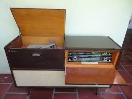 Resultado de imagem para RADIO VITROLA FM