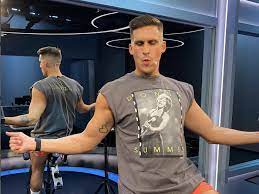 Cody Rigsby uses fitness to spread positivity and gay cheer - Outsports