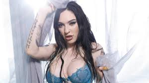 Misha Montana: la actriz porno que se convirtió en luchadora profesional y  casi muere en combate