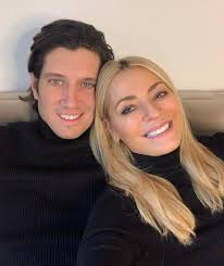 Vernon Kay flirts with wife Tess Daly as he supports her hosting final  Strictly show from home