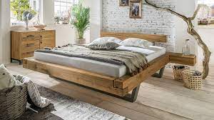 Diese bettrueckwand laesst sich prima dekorieren. Schwebe Balkenbett Madea Massive Eiche