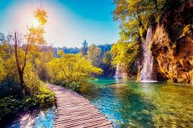 Ini sesuai buat mereka yang mau mulai berlatih gambar pemandangan. 4 Obyek Wisata Alam Yang Menawan Di Eropa Timur Halaman All Kompas Com