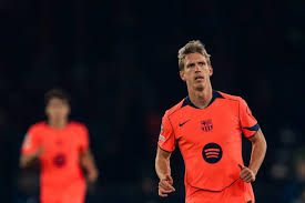 ¿Qué le ha pasado a Dani Olmo? El jugador del Barcelona se marcha dolorido tras un lance con Vitinha y entra Fermín