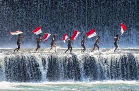 Menjelang perayaan hut ri, lagu 17 agustus kerap teringat di benak masyarakat indonesia. Simak Lirik Lagu 17 Agustus Dan Maknanya Matamata Com