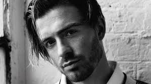 Christopher Simmonds's Instagram, Twitter & Facebook